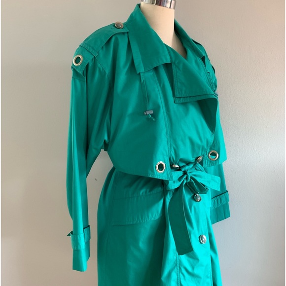 Vintage turquoise, lightweight cotton trenchcoat with belt and raglan sleeves. - Picture 7 of 13